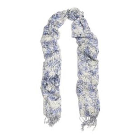100% Viscose Blue and White Splash Art Scarf with Fringes - Picture 3 of 4